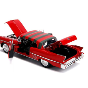 اسباب بازی ماشین فلزی کادیلاک Cadillac1958 و فیگور فردی کروگر با مقیاس 1:24_اسباب بازی